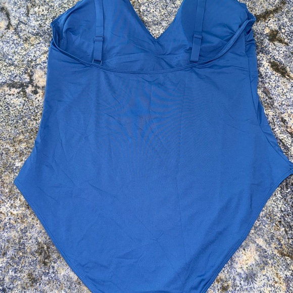 Everlane Women's Blue One-Piece Swimsuit - Picture 2 of 7